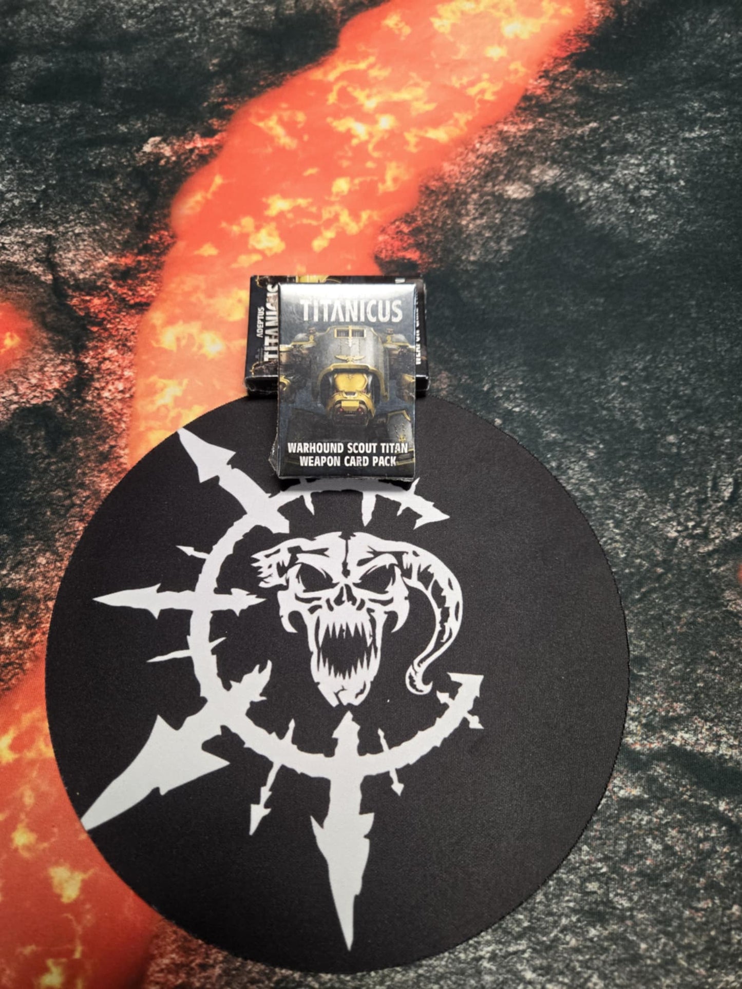 Preowned Adeptus Titanicus Warhound Scout Titan Weapon Card Pack