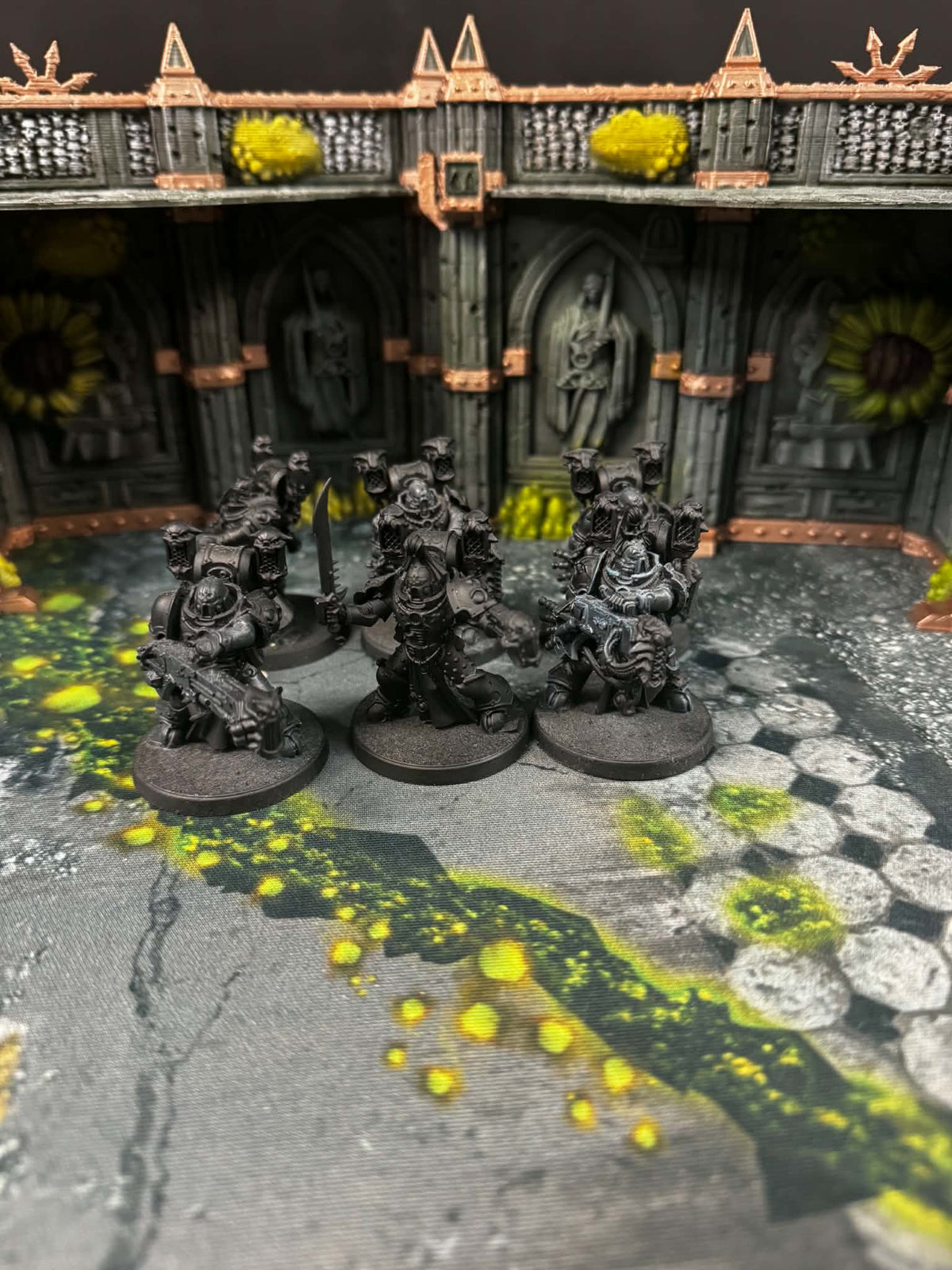 Emperor's Children Noise Marines primed w/sword Pre-Owned