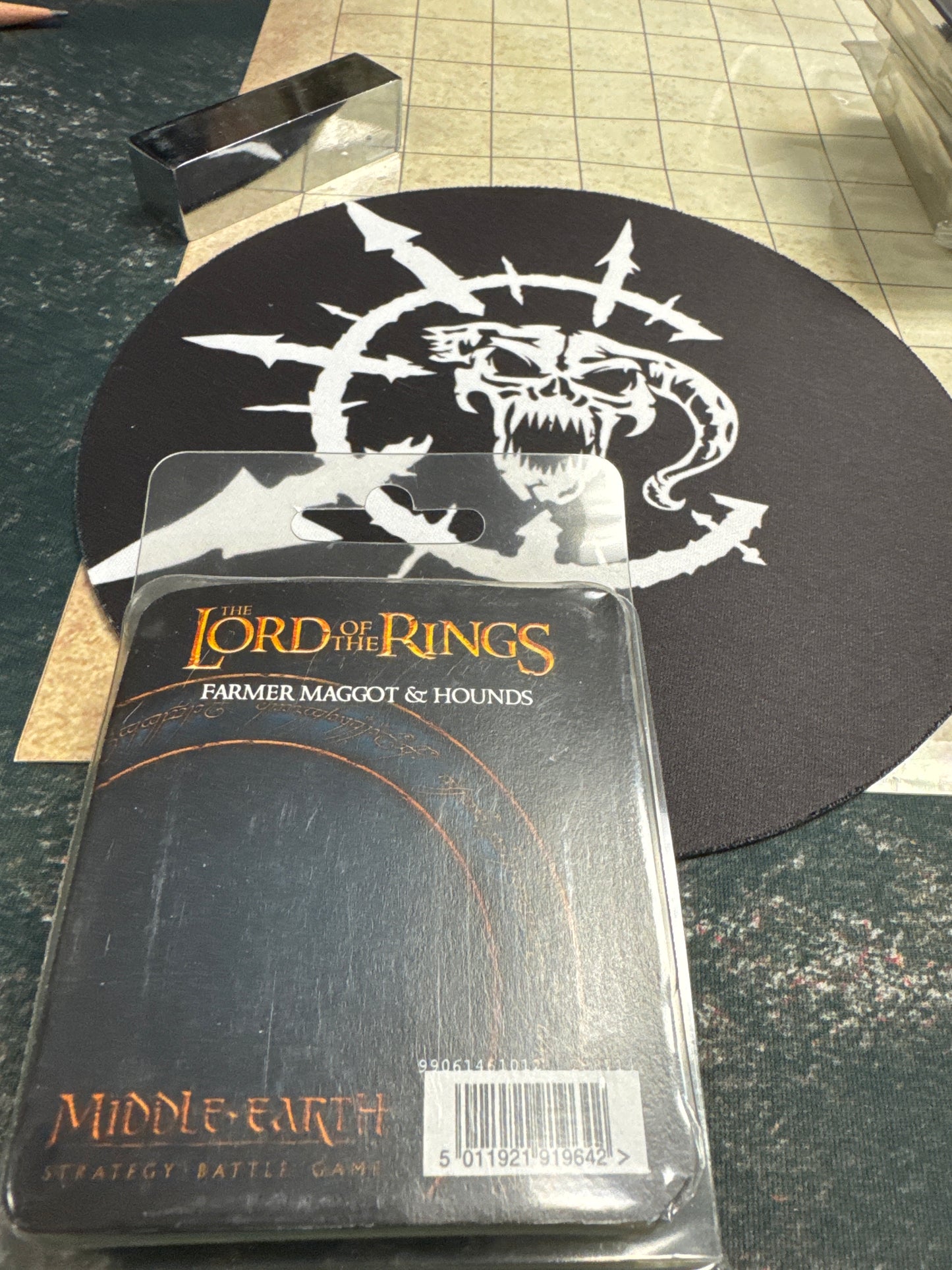 Pre-Owned: Farmer Maggot & Hounds