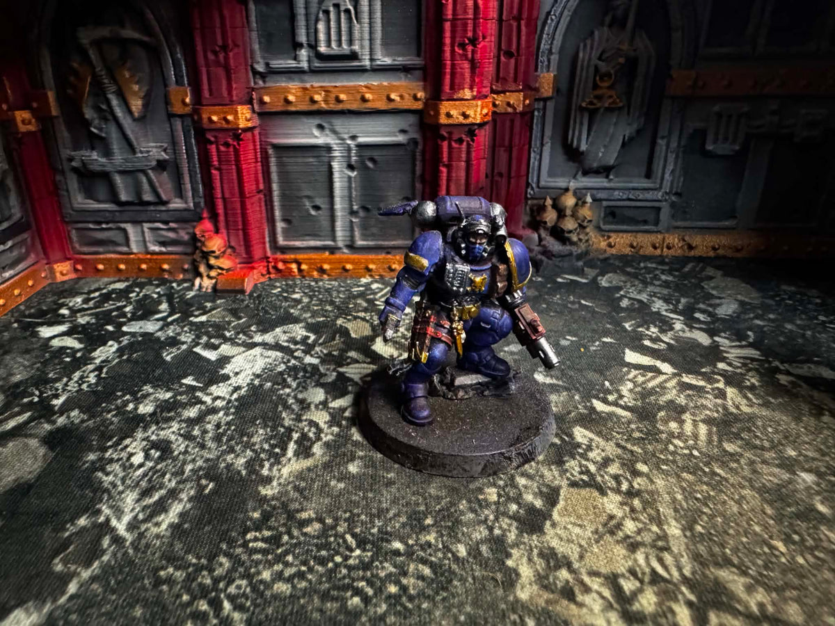 Lieutenant In Phobos Armour Pre-Owned Painted