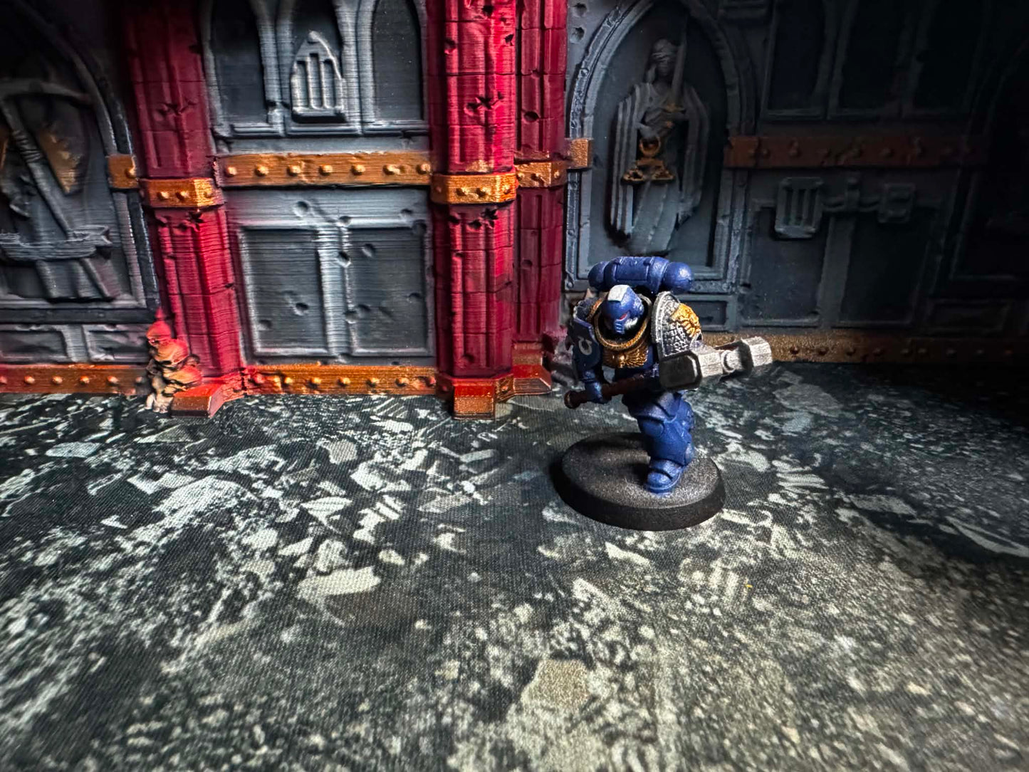 Primaris Lieutenant Pre-Owned (w/hammer)