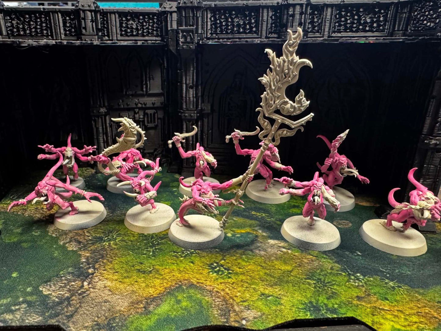 Pink Horrors Of Tzeentch (Long staff) Pre-Owned