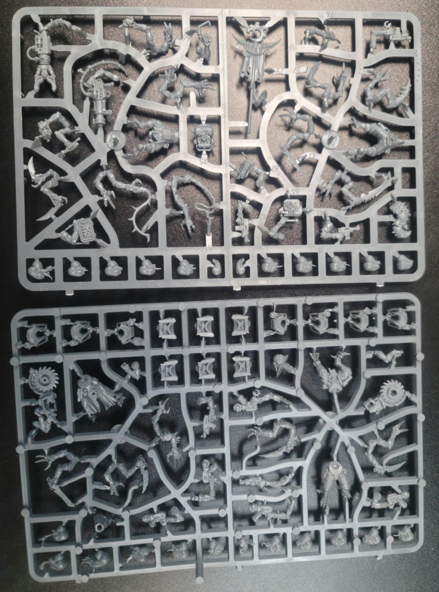 Acolyte Hybrids / Hybrid Metamorphs Pre-Owned NOS (New on Sprue)