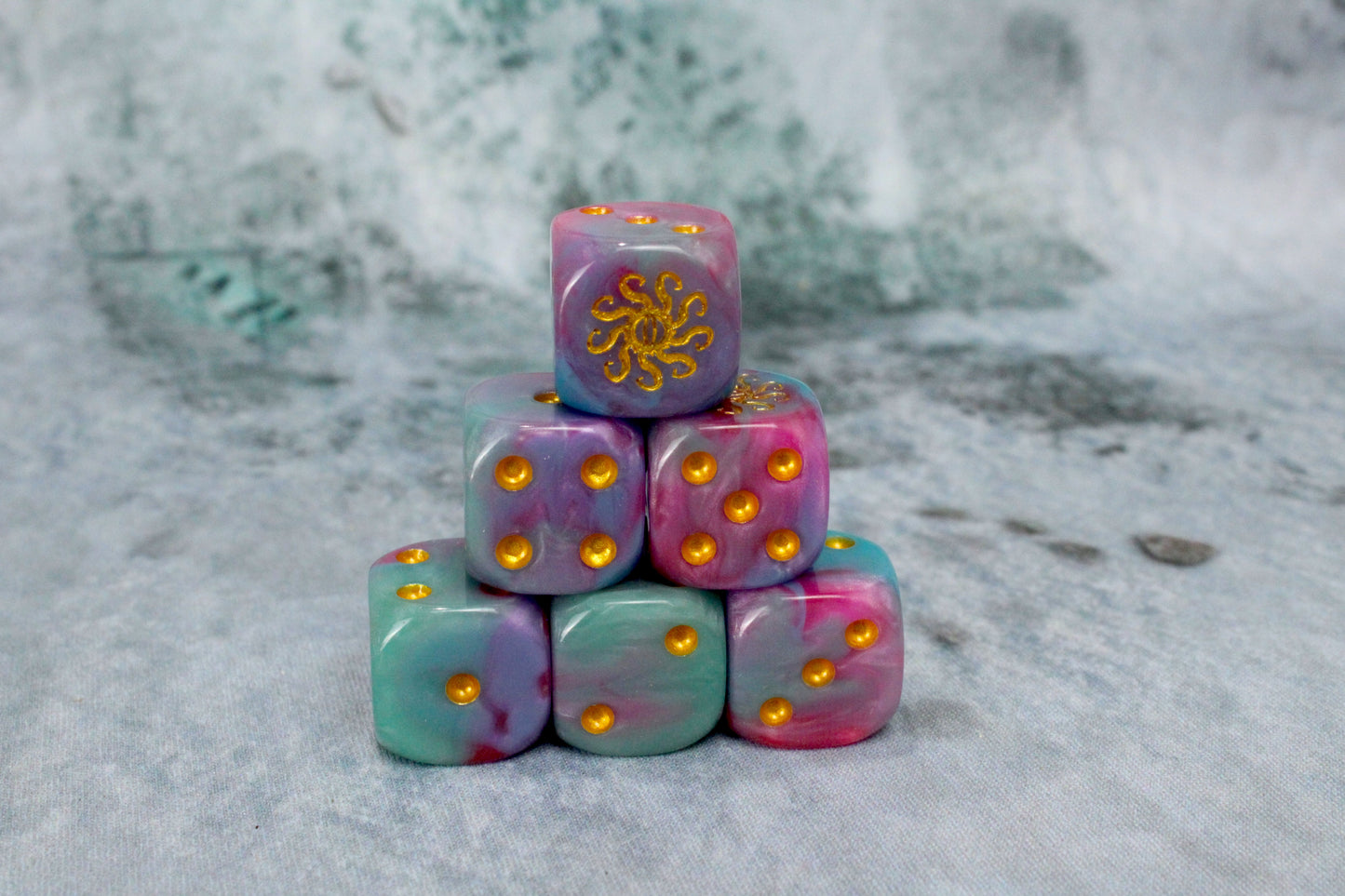 Cult Of Knowledge, 16Mm Dice