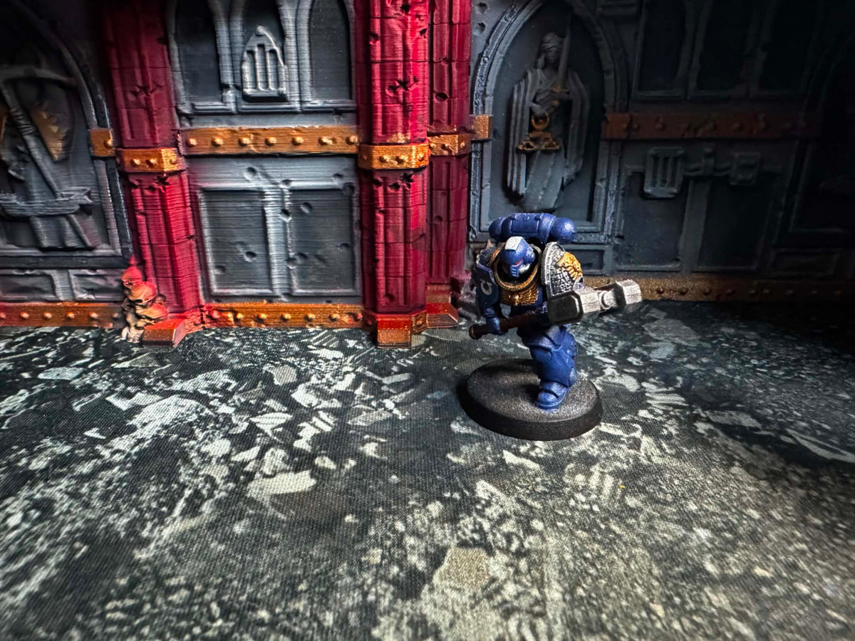 Primaris Lieutenant Pre-Owned (w/hammer)